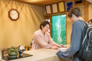 旅館経営を始めるには？基本的な仕事内容や必要な許認可を解説 